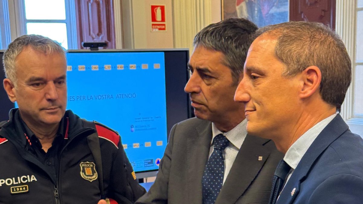 El comisario Codina, Josep Lluís Trapero y José Crespín. - J.C.