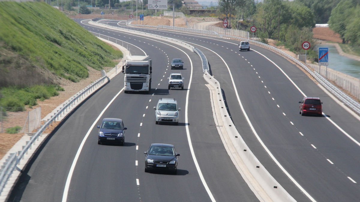 Imagen de un tramo de los 5 kilómetros de la autovía entre Vilanova de la Barca y Térmens. - MAGDALENA ALTISENT