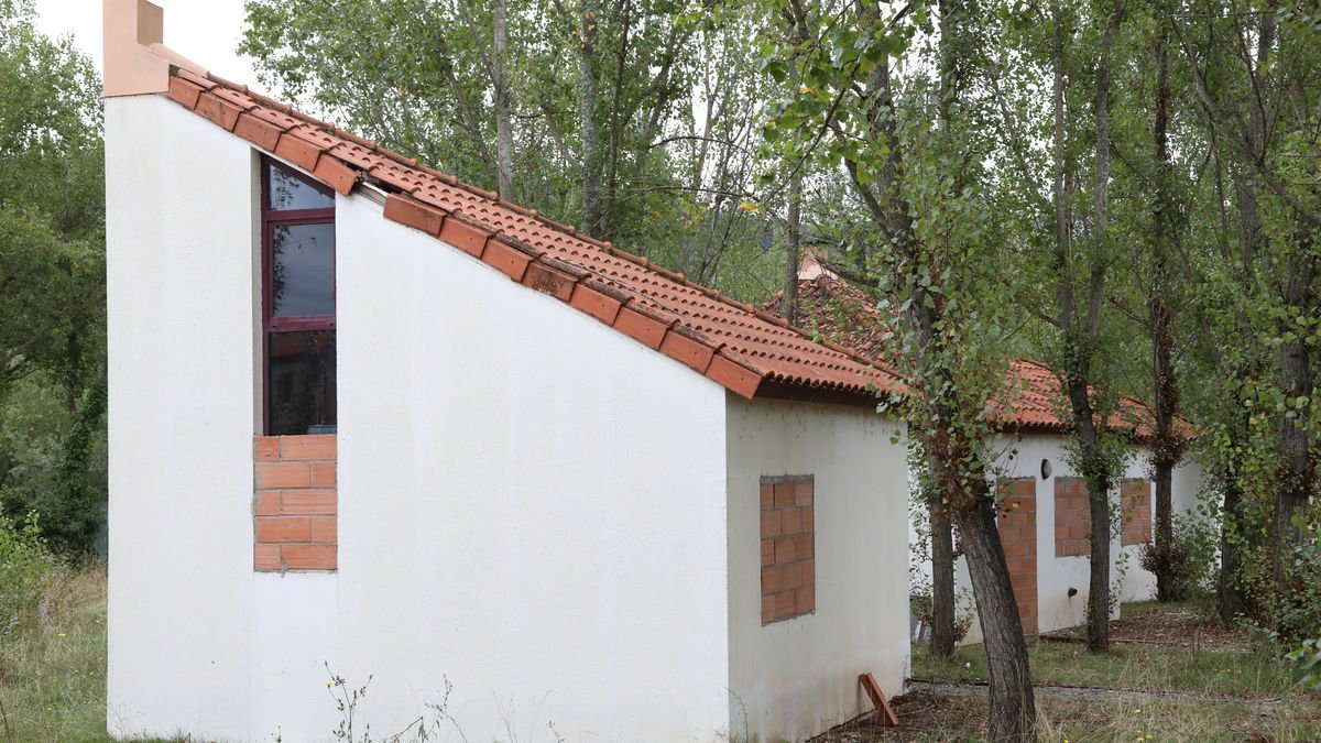 Los bungalows de La Pobla se tapiaron para evitar okupaciones. - EDGAR ALDANA