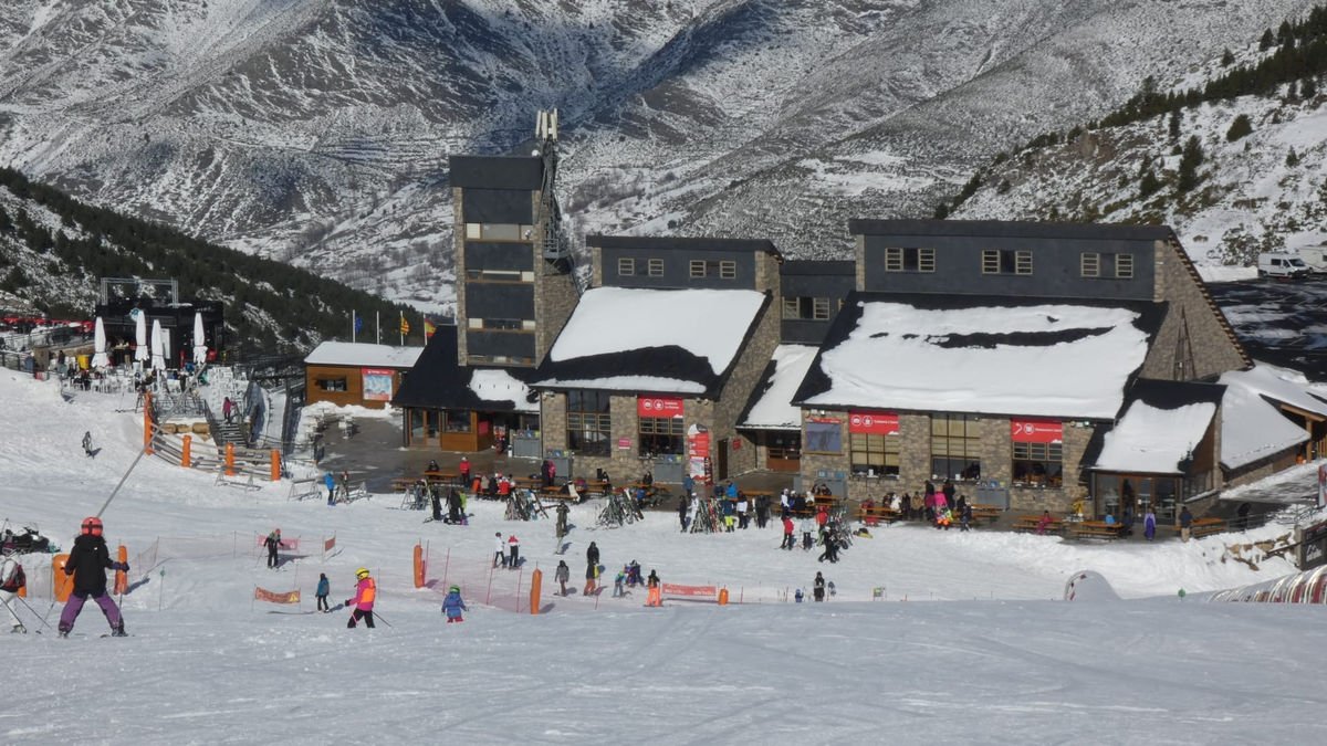 Boí Taüll superó los 2.000 esquiadores en su primer fin de semana de apertura amplia de pistas. - BOÍ TAÜLL