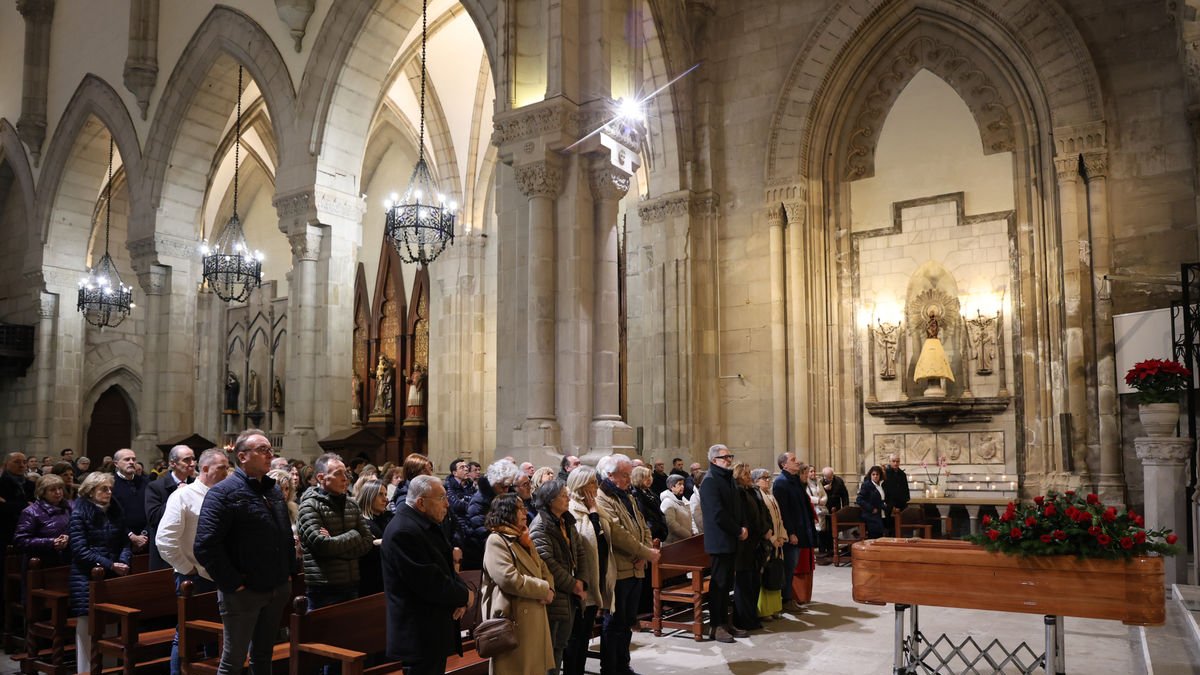 El funeral de Joaquín Ureña congregó a representantes de todas las instituciones leridanas y a sus principales nombres en el mundo del arte y la cultura. - AMADO FORROLLA