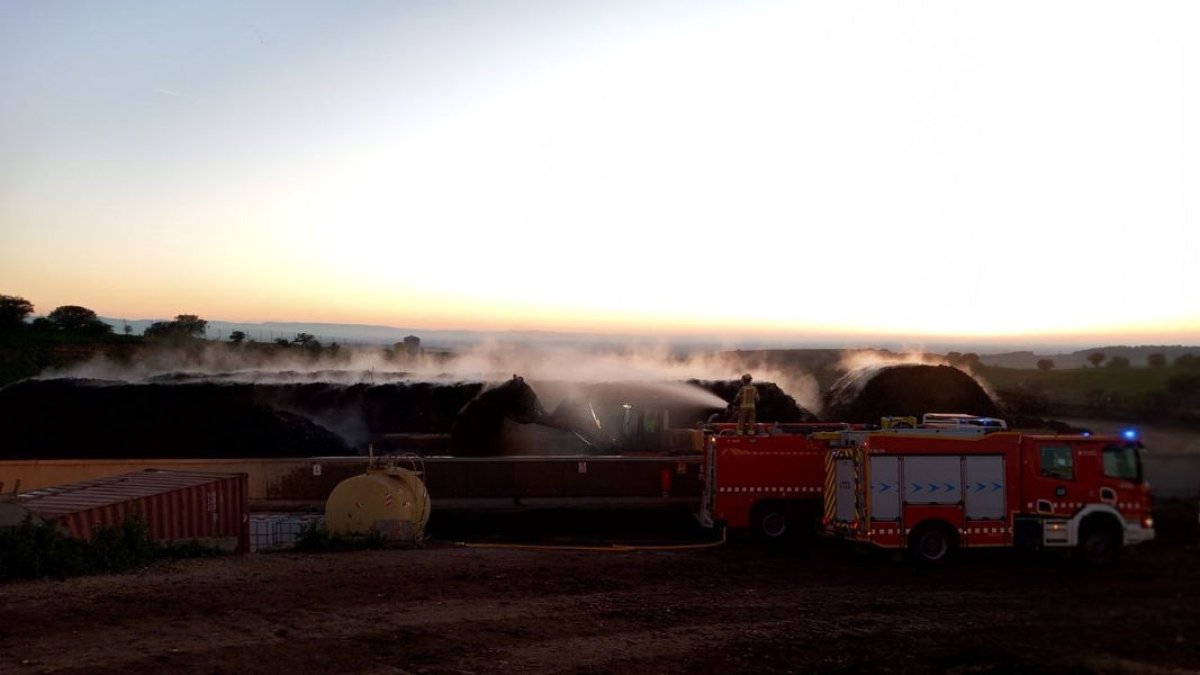 Los Bomberos moviilizaron a siete dotaciones. - BOMBERS DE LA GENERALITAT