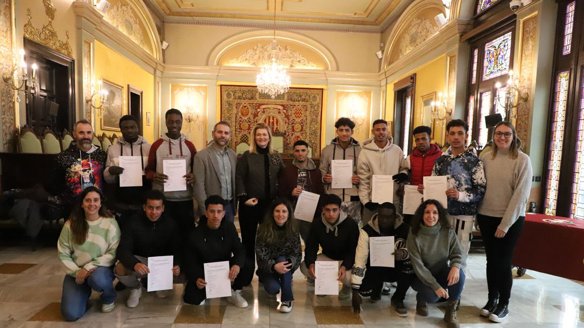 Els onze joves van rebre els seus diplomes. - MAGDALENA ALTISENT