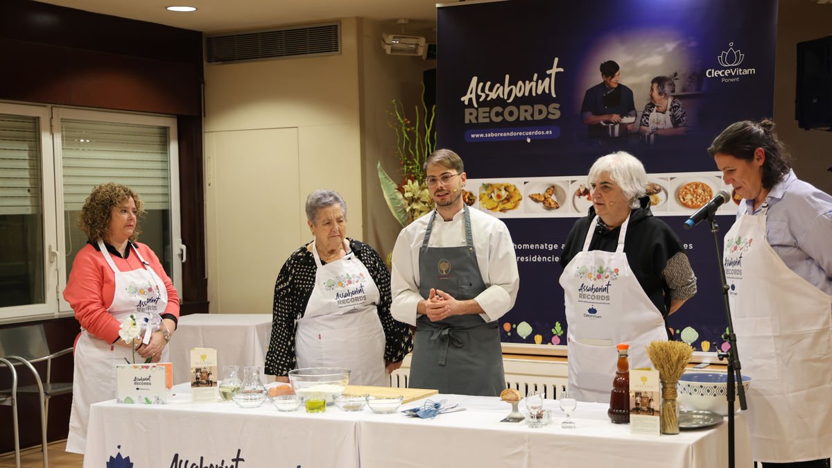 Demostración de cocina ayer en directo en la Llar Municipal de Santa Cecília, en Cappont. - AMADO FORROLLA