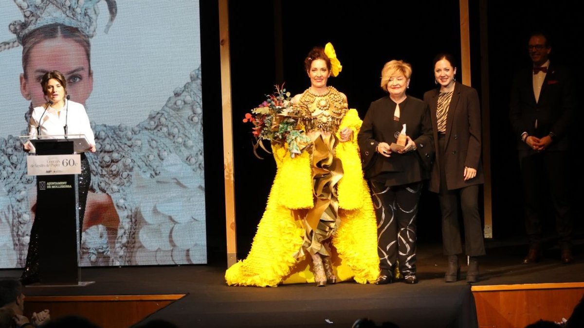 Roser Cardona ganó un tercer premio con “Capa groc imperial”. - J.GÓMEZ