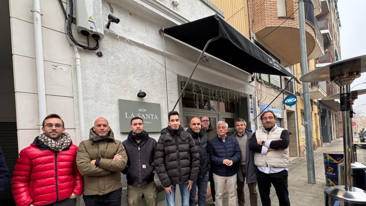 El president de l’Atlètic Lleida, Josep María Oromí, a la dreta, ahir en l’esmorzar amb els mitjans.