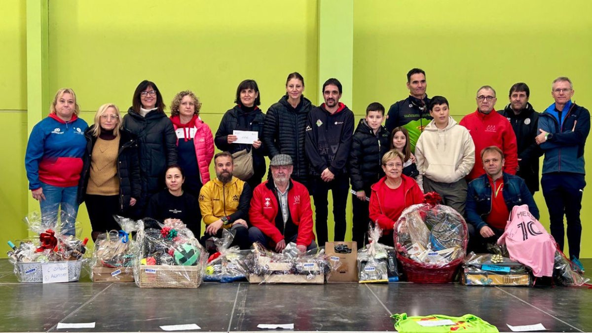 Els participants i els premis que es van oferir durant La Marató d’Esports de diumenge. - A.A.