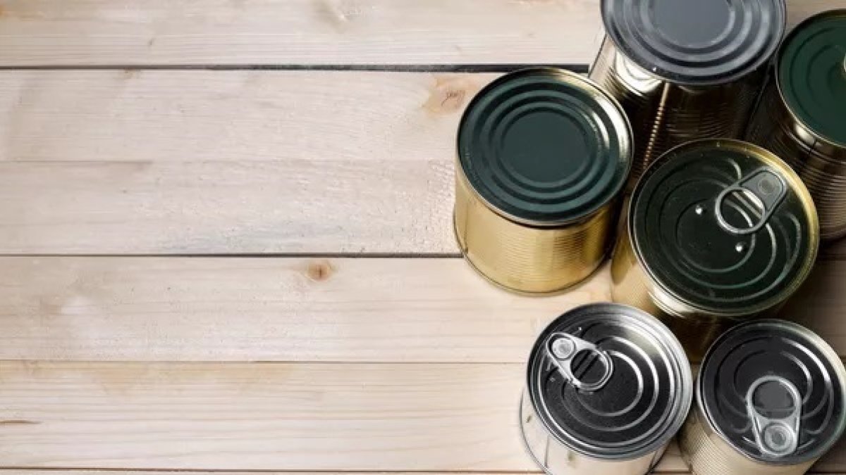 Envasos d’aliments que contenen bisfenol A.