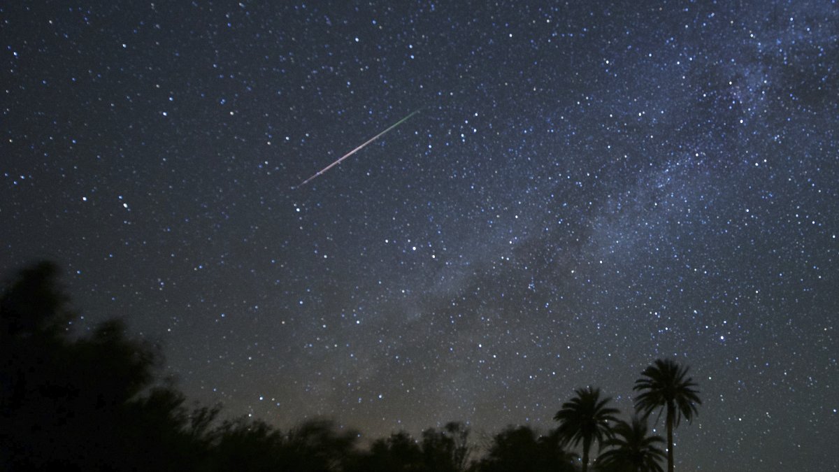 En la foto de archivo, imagen del firmamento lleno de  estrellas.