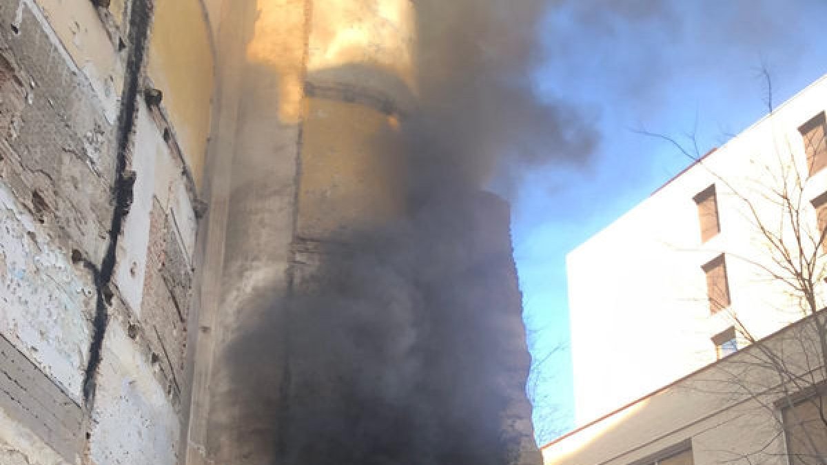 Imatge del foc, que es va declarar a les 11.45 hores.