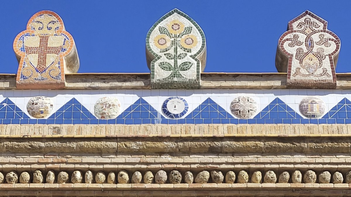Casa Mauri, a la Pobla de Segur, és una mostra de l’anomenat modernisme rural, una mica més rústic que l’urbà