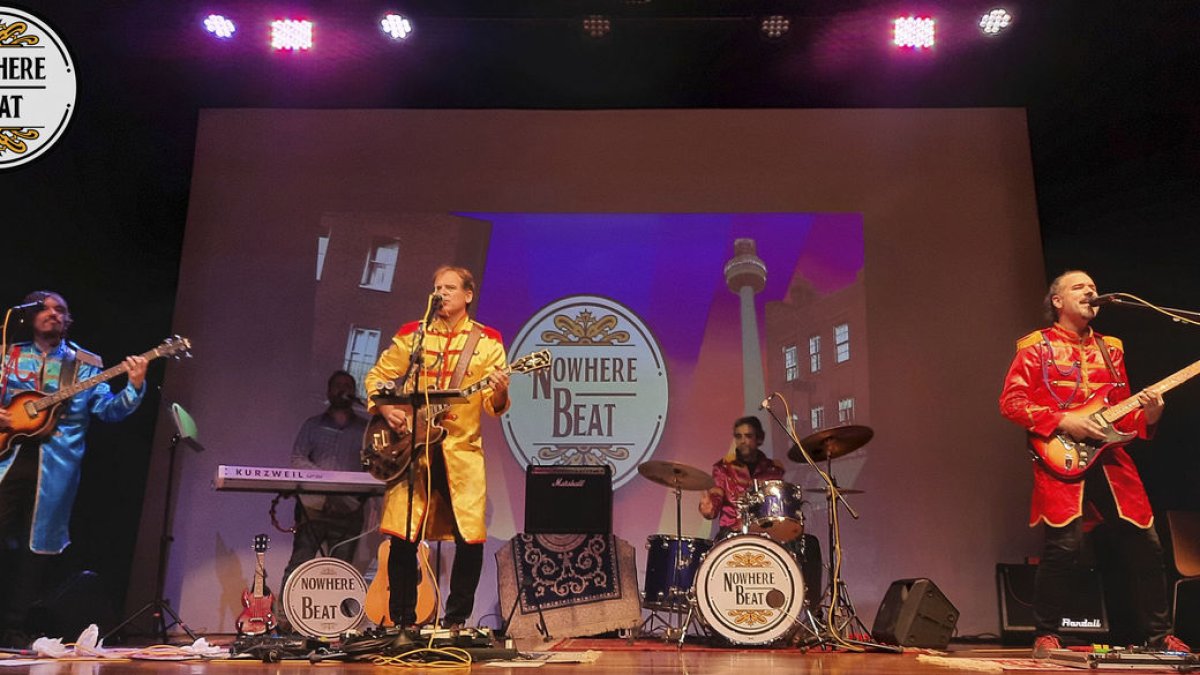 La banda Nowhere Beat, en un concierto en el que interpretó los temas populares de los Beatles. - NOWHERE BEAT