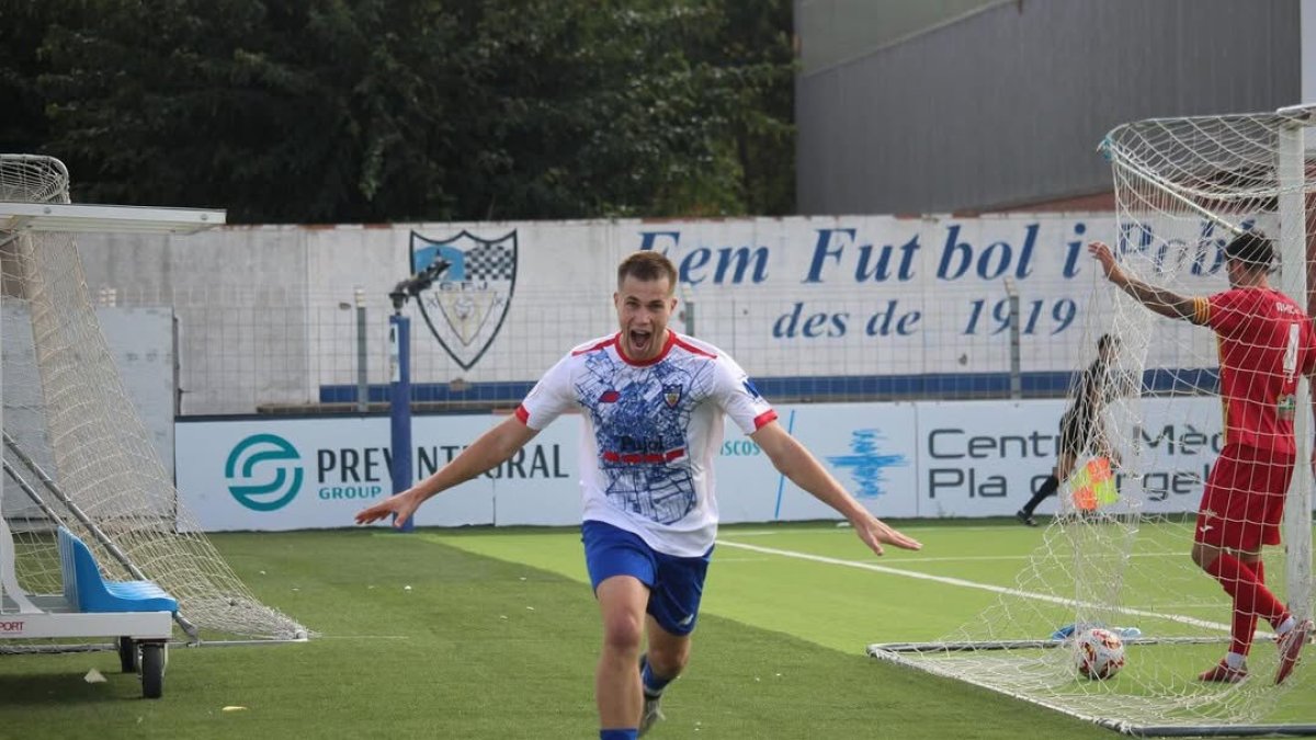 Jofre Graells celebra un gol durant aquesta temporada. - JOSEP MARIA RIBES/CFJ MOLLERUSSA
