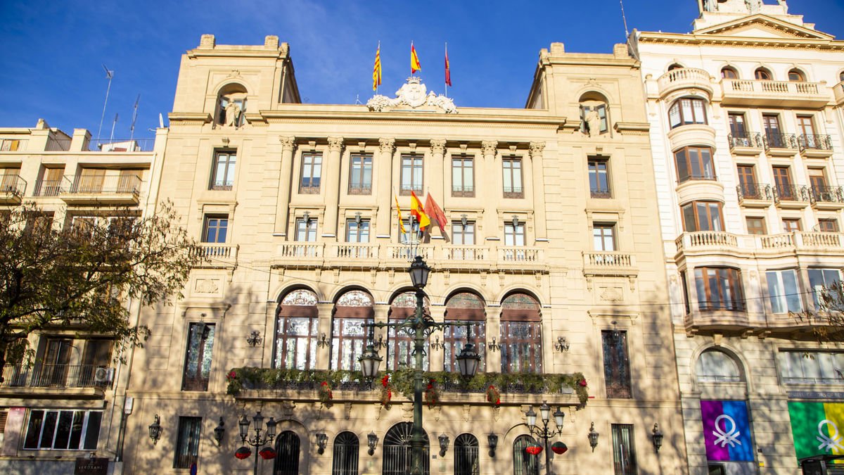 En los edificios municipales hay un total de 67 ascensores. - GERARD HOYAS