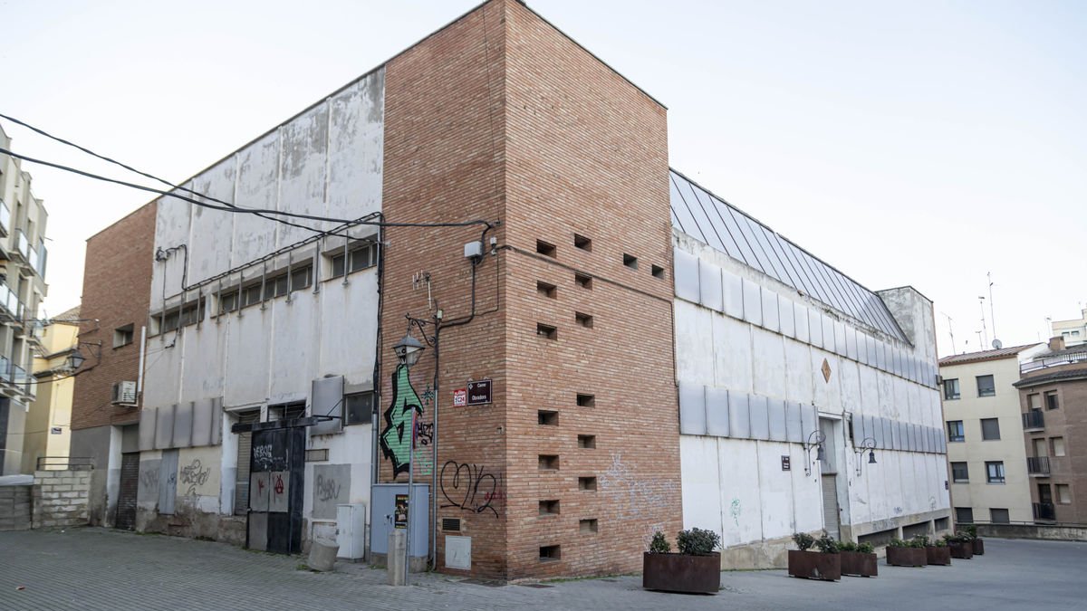 Estat actual de l’antic mercat de Santa Teresa, en ple Barri Antic. - JORDI ECHEVARRIA