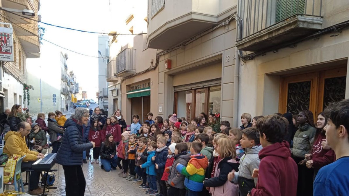 La Coral Infantil Nova Cervera omple les residències de nadales - CORAL INFANTIL NOVA CERVERA