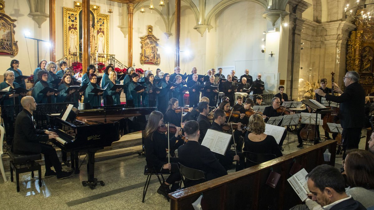Un momento del concierto que ofreció ayer la Coral Joia de Maig en la iglesia de Anglesola. - LAIA PEDRÓS
