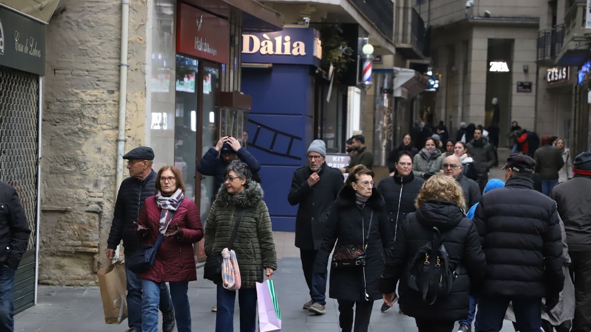 Primer festivo abierto de la campaña de Navidad ya con rebajas - MAGDALENA ALTISENT