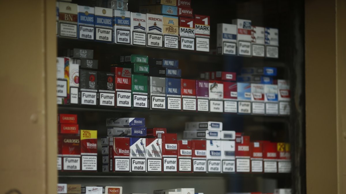 Sanitat vol plantar cara a vapeadors d’un sol ús o amb aromes i sabors i que tant els paquets com el tabac de cargolar es comercialitzin amb empaquetament uniforme.