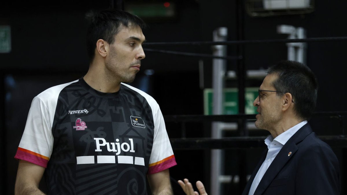 Retrobament d’Oriola i Pedro Martínez, campions amb València. - ACB PHOTO/MIGUEL ÁNGEL POLO