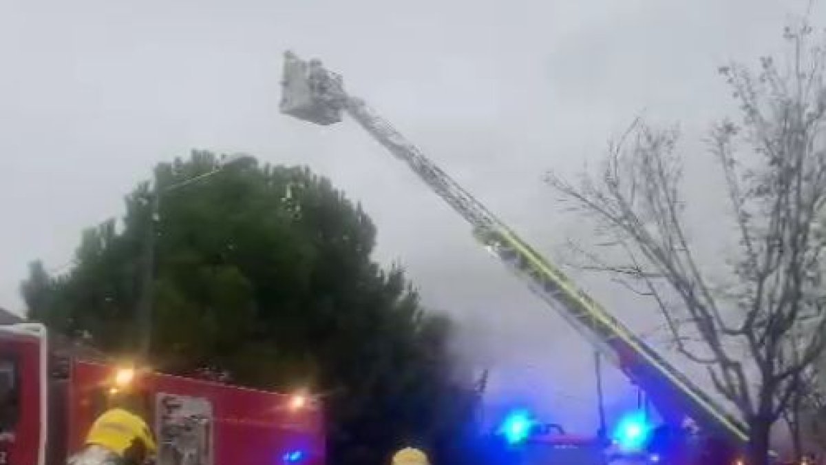 Incendi en una casa abandonada del carrer Eugeni d'Ors de Lleida.