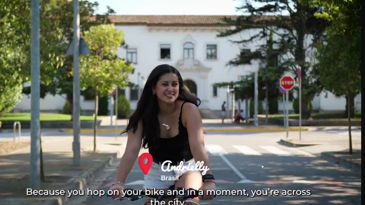 Una alumna extranjera que eligió la UdL, frente a Agrónomos. - UDL