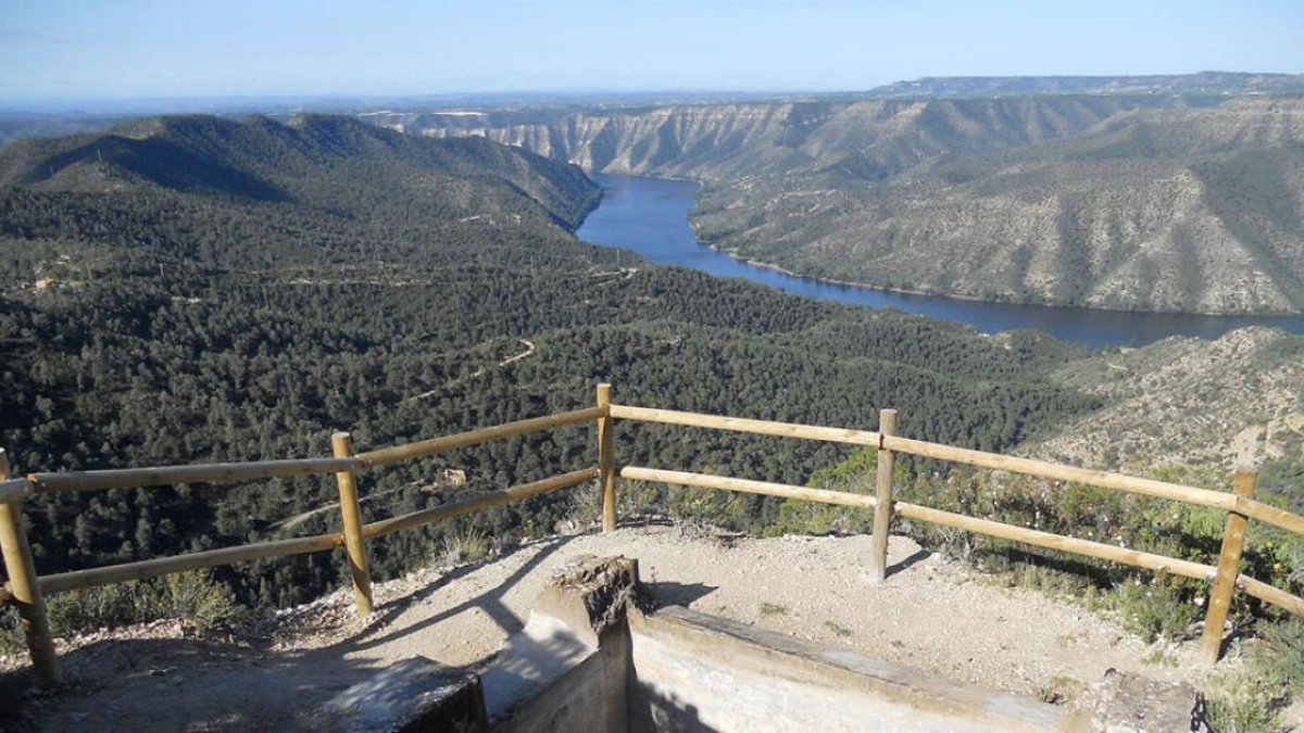 El mirador d’Almatret domina bona part de l’antiga conca minera del Baix Segre. - SEGRE