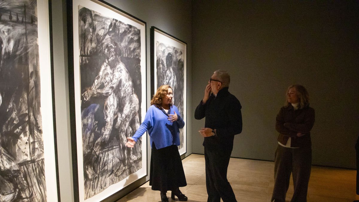 L’alcalde, Fèlix Larrosa, i l’edil de Cultura, Pilar Bosch, amb la presidenta de la Fundació, Ana Vallés. - GERARD HOYAS