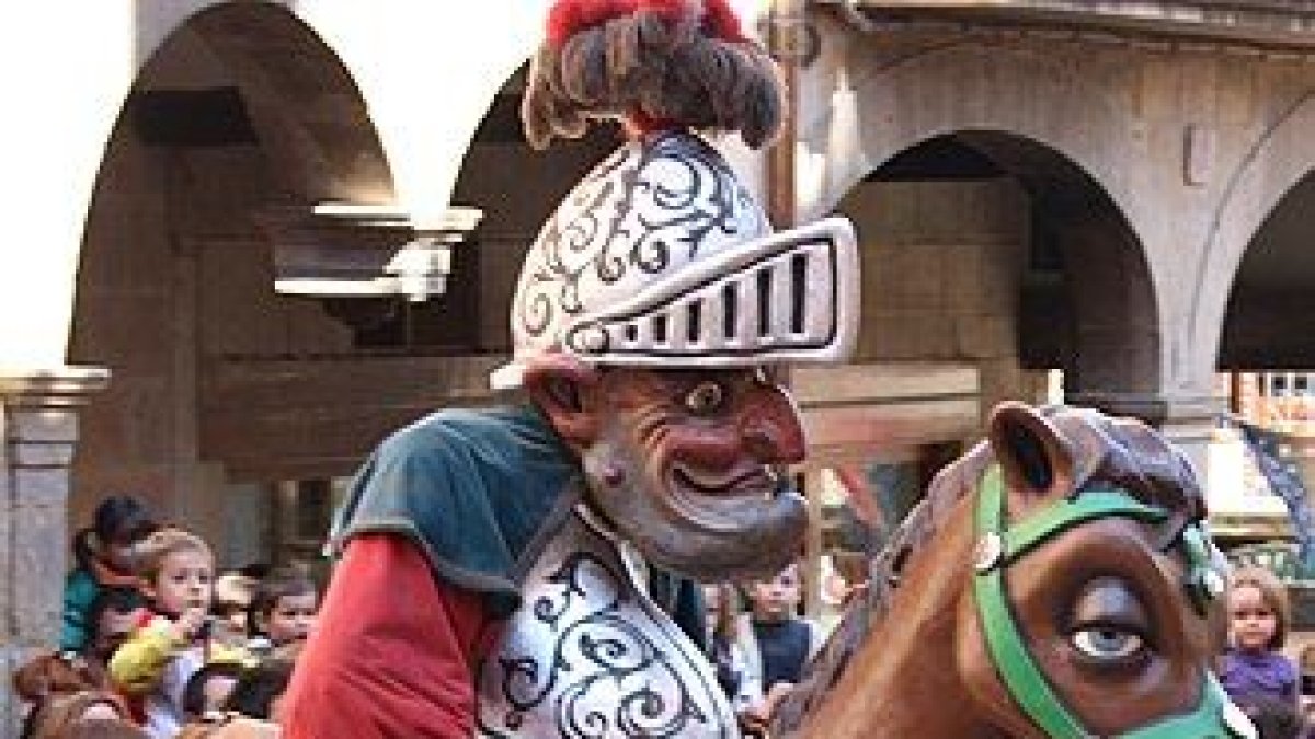 Una cruïlla és on dos o més camins s’encreuen o conflueixen; per això també se’n diu encreuament o confluència. Si es tracta d’un camí que es divideix en dos, parlem de bifurcació. Però si, des de la perspectiva oposada, ens referim a ... - RUBÉN ESCOBAR