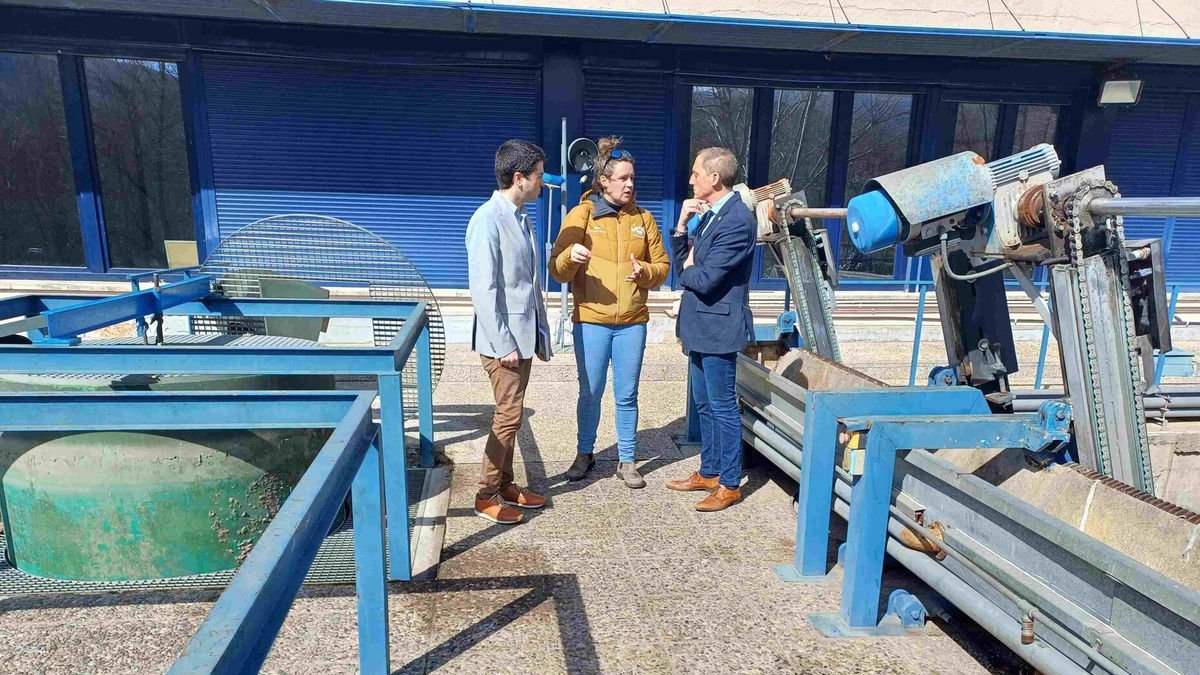 La minicentral hidroelèctrica està situada a l’interior de l’equipament esportiu. - C. SANS