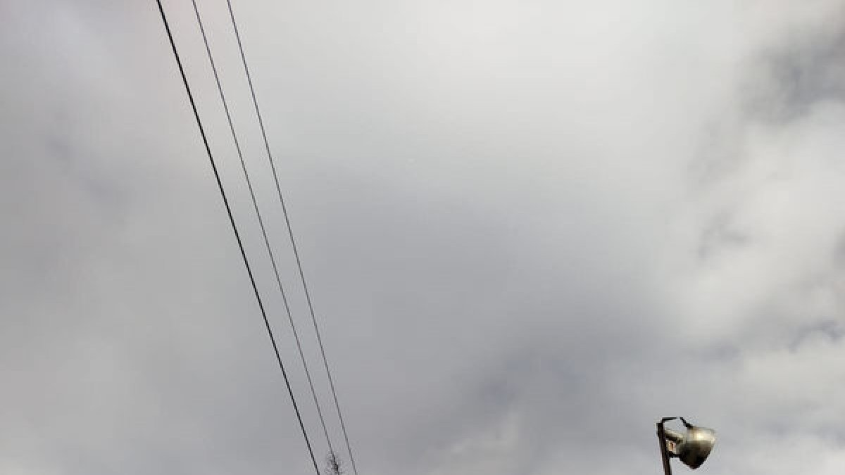Alguns dels cables de la Granadella, tallats i en desús. - AJUNTAMENT DE LA GRANADELLA