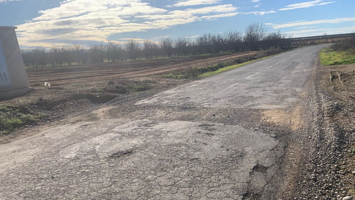 El firme deteriorado del camino de Torres de Segre a Sudanell. - A. TORRES DE SEGRE