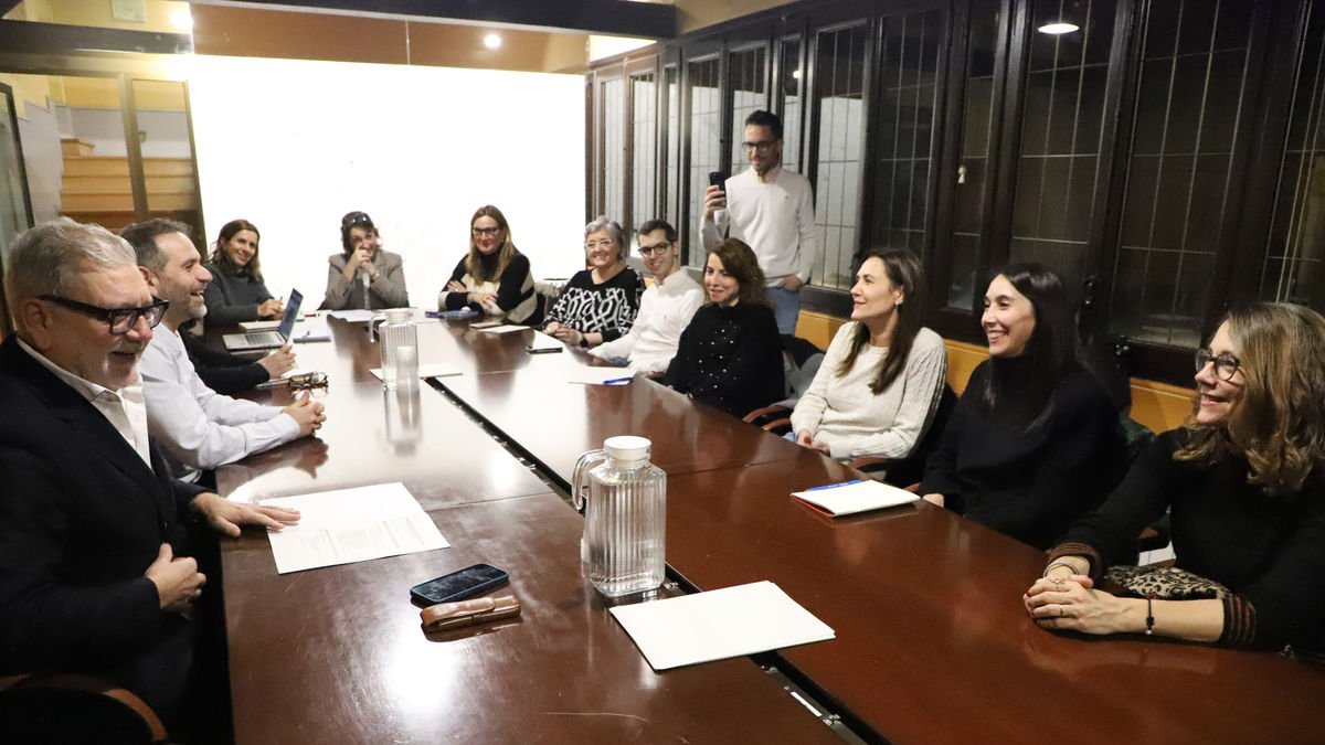 Representantes de las concertadas se reunieron ayer con Larrosa y Blanco en la Paeria. - MAGDALENA ALTISENT