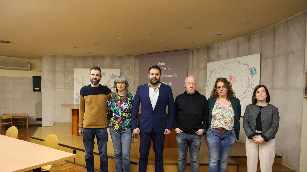 Representants polítics de Lleida amb el membre de Rojava. - AMADO FORROLLA