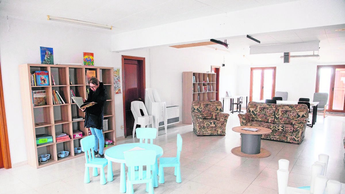 La nueva biblioteca se encuentra en el tercer piso del Local Social de Sanaüja. - AJUNTAMENT DE SANAÜJA
