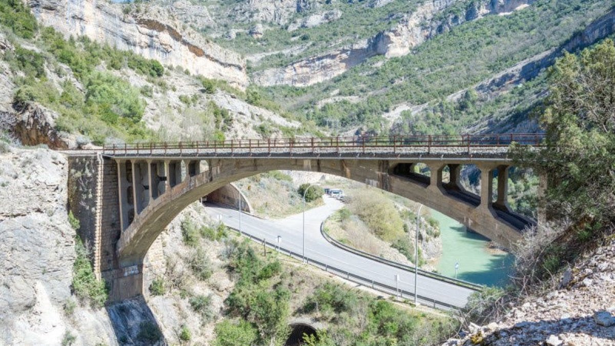 El pont del barranc del Bosc, entre Àger i Cellers-Llimiana, que serà reforçat. - FGC