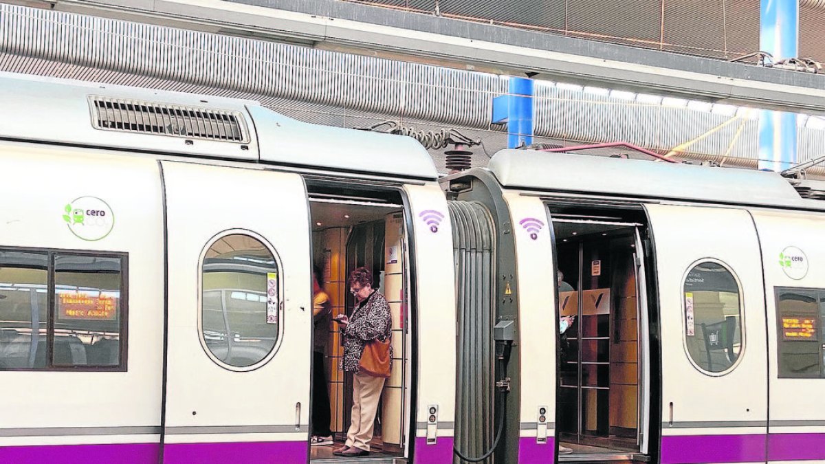 Un tren de alta velocidad de Renfe en la estación Lleida-Pirineus. - SEGRE