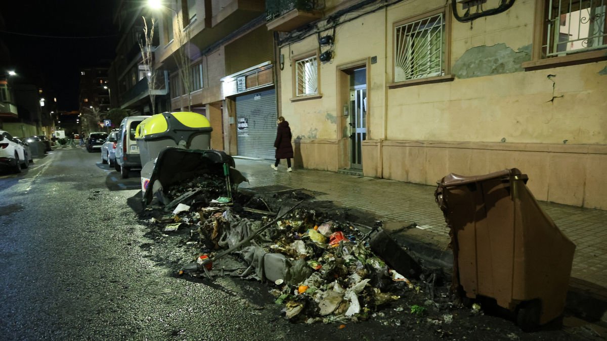 L’incendi va tenir lloc a les 19.35 hores al carrer Doctor Combelles. - AMADO FORROLLA