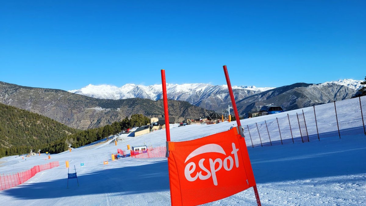 Les pistes de l’estació d’esquí d’Espot, al Pallars Sobirà, oferien aquest aspecte durant la jornada d’ahir diumenge. - FGC