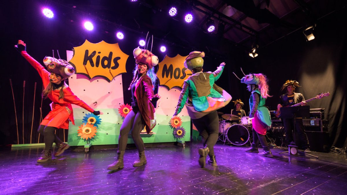 La compañía leridana Alea Teatre presentó en concierto en Barcelona el disco ‘Aprendre a volar’. - MARC CASTELLÀ