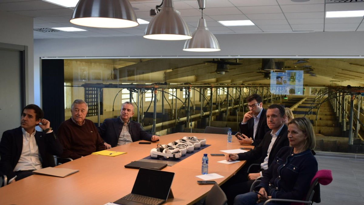 Un momento de la visita a la Granja 5.0 de Vall Companys. - VALL COMPANYS