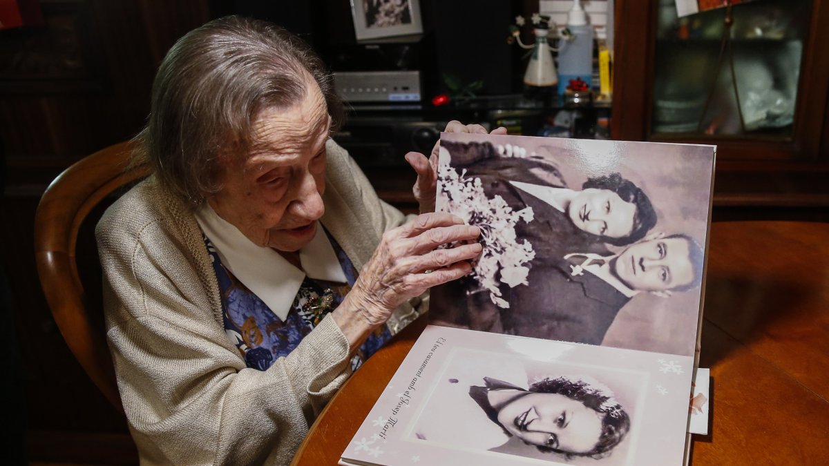 La supercentenària Angelina Torres Vallbona, considerada amb els seus més de 111 anys com la persona de més edat a Espanya en vida, explica en una entrevista amb EFE quin és el seu secret.