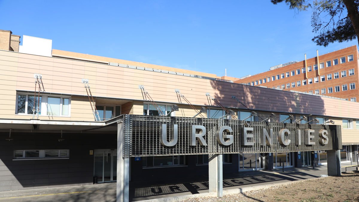 Fachada del servicio de Urgencias del hospital Arnau de Vilanova. - MAGDALENA ALTISENT