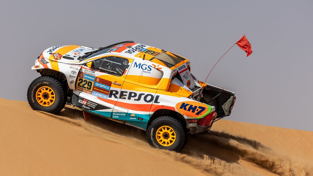 Isidre Esteve, superant una de les dunes durant l’etapa d’ahir.