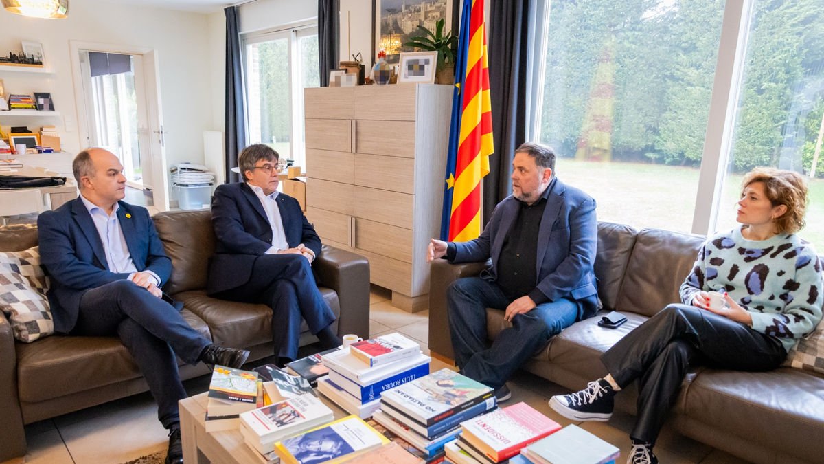 Un momento de la reunión entre Junqueras y Puigdemont en el domicilio de este en Bélgica. - JUNTS