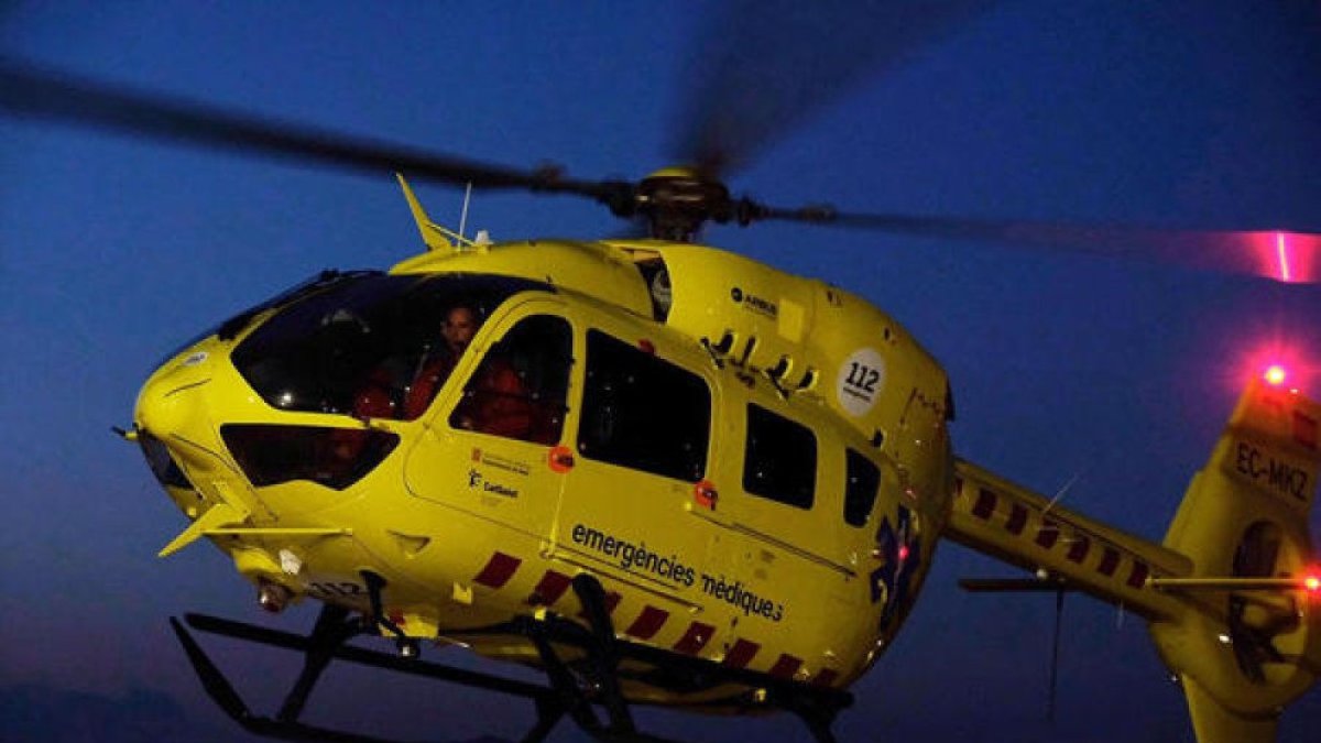 Imatge d’arxiu d’un vol nocturn d’un helicòpter del SEM.
