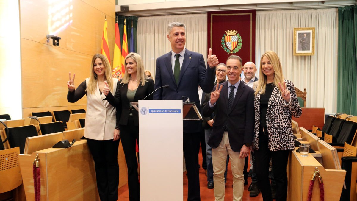 García Albiol celebrando junto a sus regidores la sentencia. - ACN