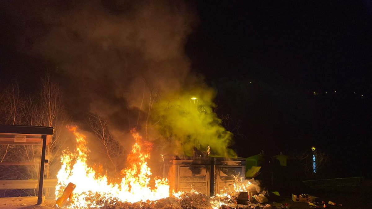 Un huec originat enes contenidors de plastic. - AJUNTAMENT DE ES BÒRDES