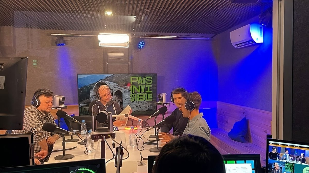 Un moment dera gravacion d’un des episòdis de ‘País Invisible’ en BCN Media Hub. - PAÍS INVISIBLE