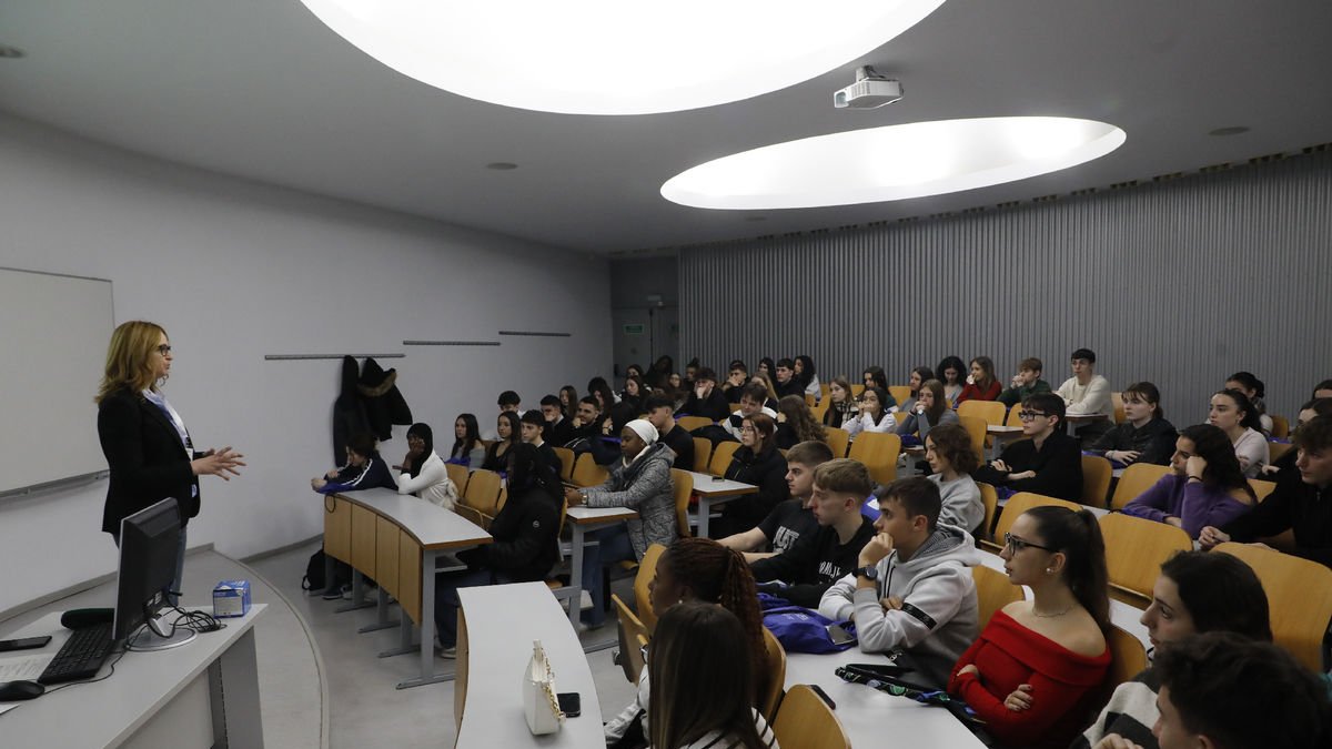 Una actividad en un aula del campus de Cappont en la jornada de puertas abiertas del curso pasado. - AMADO FORROLLA